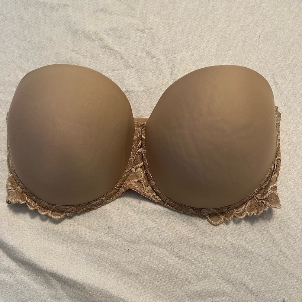 - Elegant Lace Strapless Bra in Tan